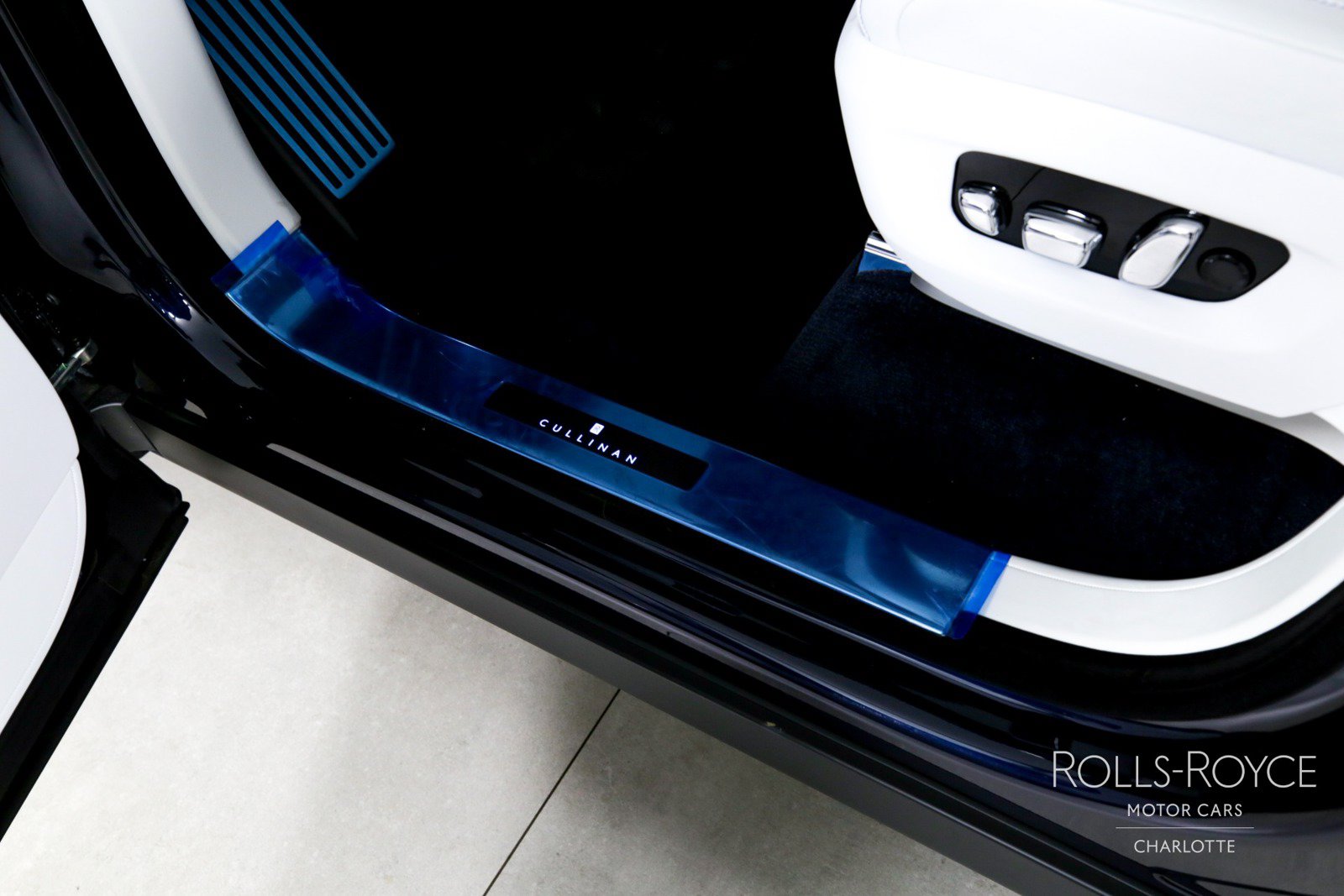 Certified 2024 Rolls-Royce Cullinan AWD/4WD image 16