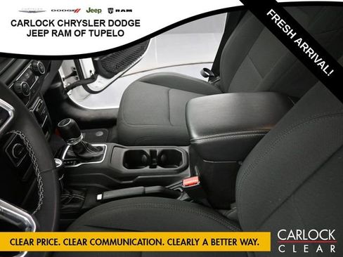 Used 2023 Jeep Gladiator Overland AWD/4WD image 19