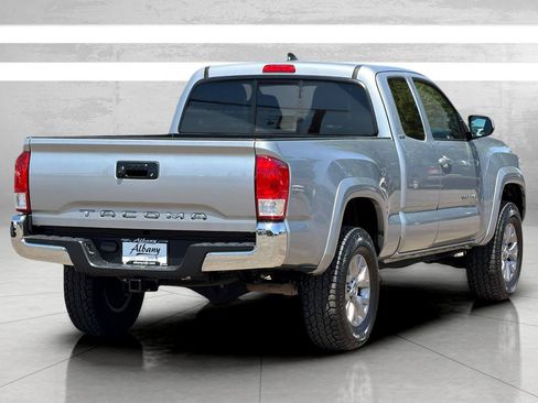 Used 2016 Toyota Tacoma SR5 RWD image 5