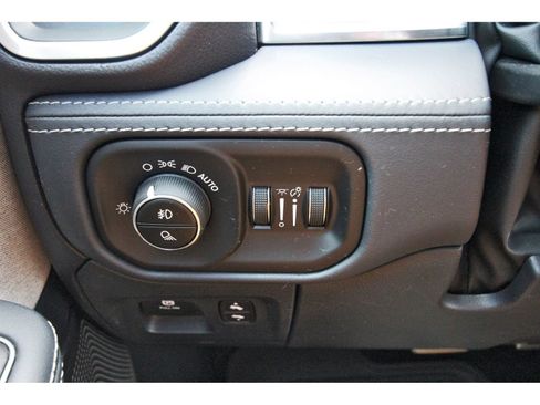 Used 2024 RAM 1500 Limited AWD/4WD image 19