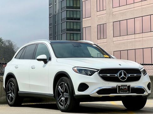 Used 2026 Mercedes-Benz GLC 300 4MATIC image 1