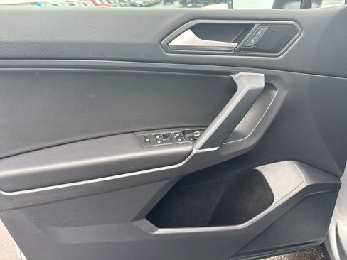 Used 2020 Volkswagen Tiguan SE image 14