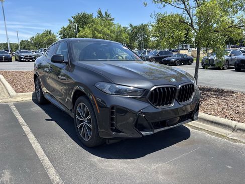 Used 2025 BMW X6 xDrive40i w/ Executive Package AWD/4WD image 3