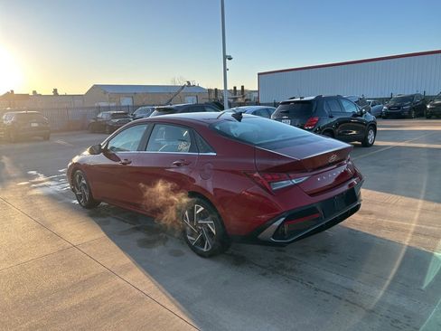 Used 2025 Hyundai Elantra SEL image 2