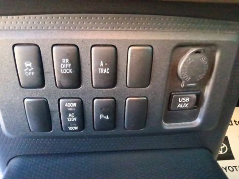 Used 2014 Toyota FJ Cruiser 4WD image 26