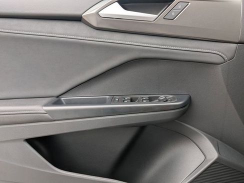 New 2026 Volkswagen Taos SE FWD image 25