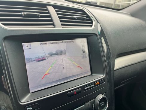 Used 2019 Ford Explorer XLT w/ Equipment Group 202A FWD image 25