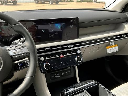 Used 2025 Hyundai Tucson Limited image 12