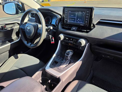 Used 2022 Toyota RAV4 LE AWD/4WD image 10