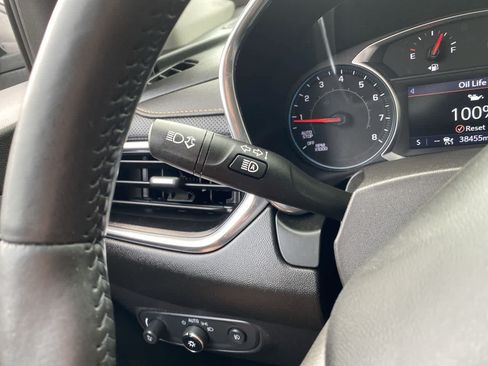 Used 2021 Chevrolet Equinox Premier FWD image 23