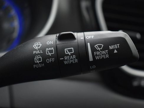 Used 2024 Chrysler Pacifica Touring-L image 23