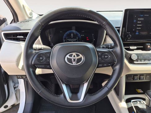 Used 2023 Toyota Corolla Cross XLE w/ Convenience Package AWD/4WD image 19