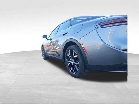 Used 2025 Toyota Crown XLE image 11