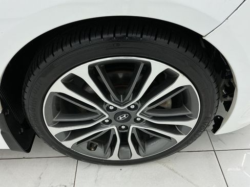 Used 2016 Hyundai Veloster Turbo FWD image 41