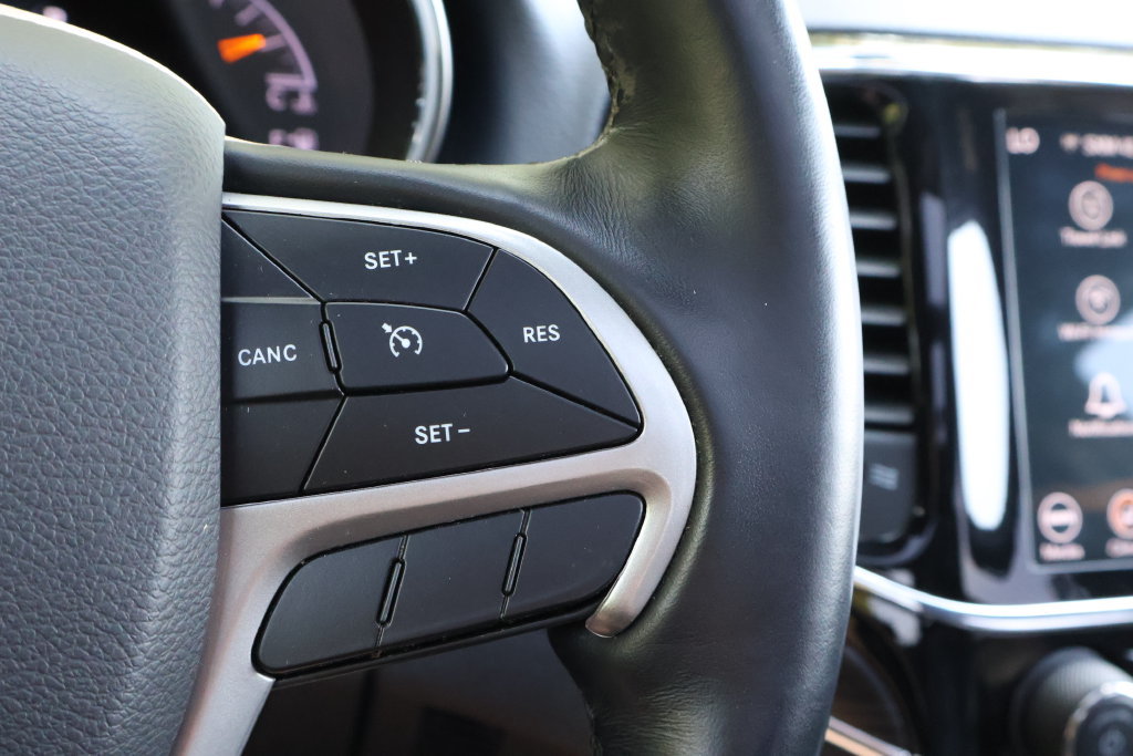Used 2022 Jeep Grand Cherokee Limited w/ Tech Group AWD/4WD image 30