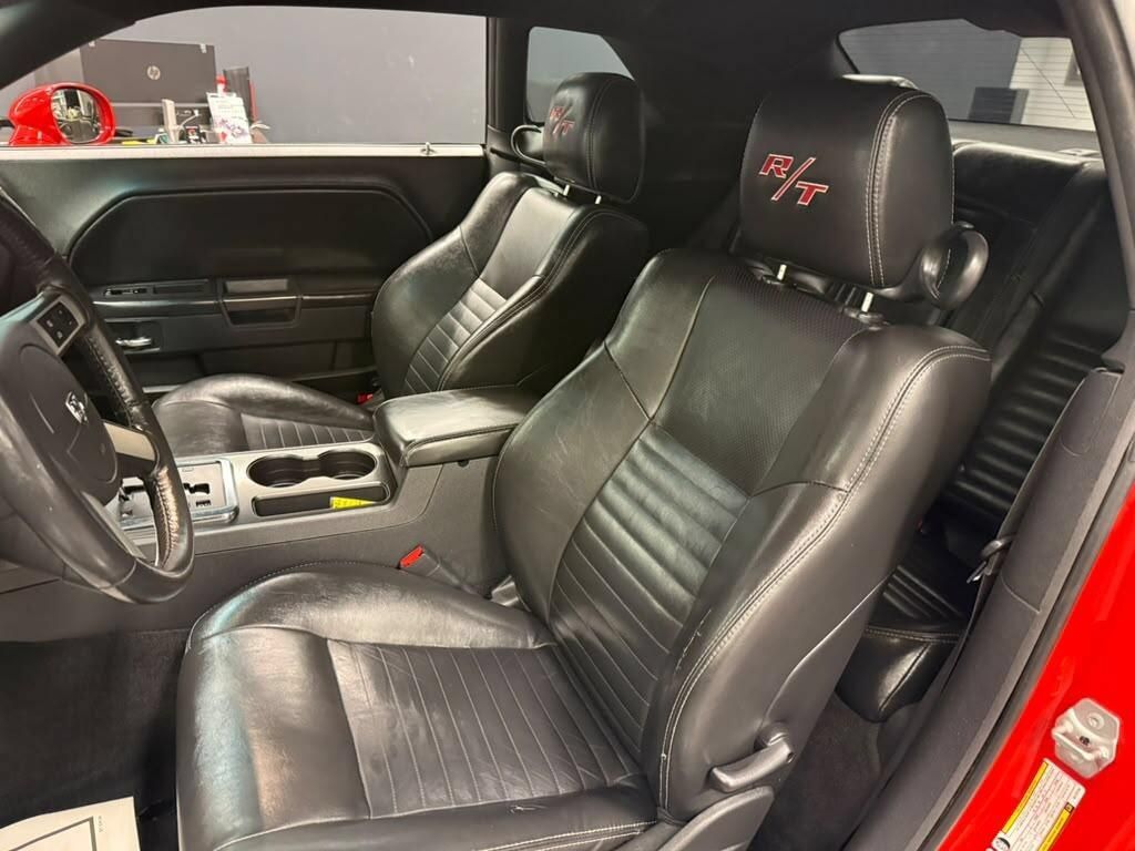 Used 2010 Dodge Challenger R/T RWD image 8