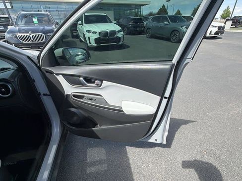 Used 2023 Hyundai Kona Limited AWD/4WD image 27
