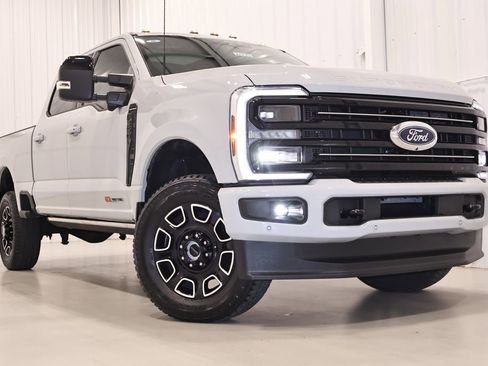 Certified 2025 Ford F350 Platinum w/ FX4 Off-Road Package AWD/4WD image 48