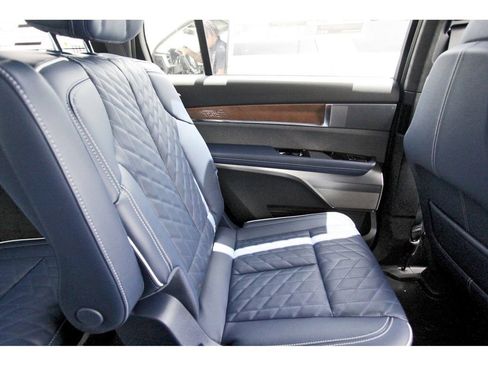 New 2026 Cadillac Vistiq Premium Luxury image 11