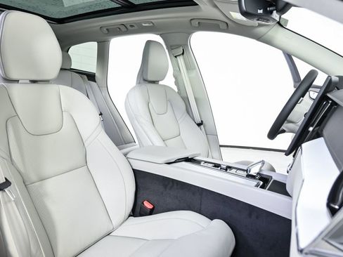 New 2026 Volvo XC60 B5 Ultra w/ Climate Package image 23