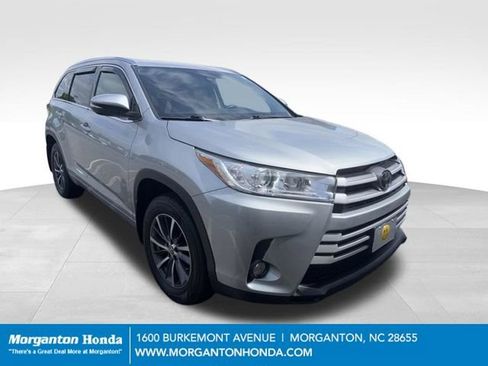 Used 2017 Toyota Highlander XLE w/ Carpet Mat Package AWD/4WD image 1
