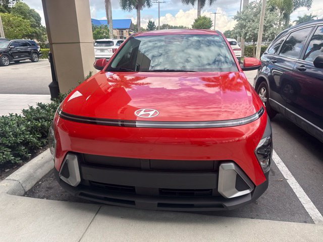 Used 2025 Hyundai Kona SE FWD image 2