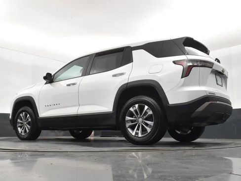 Used 2025 Chevrolet Equinox LT FWD image 12