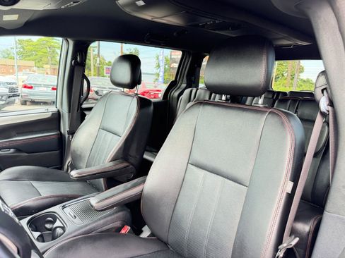 Used 2020 Dodge Grand Caravan GT FWD image 12