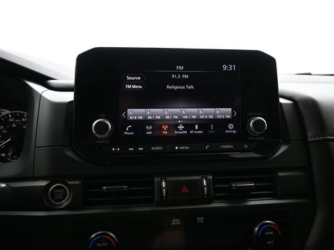 Used 2024 Nissan Pathfinder S image 16