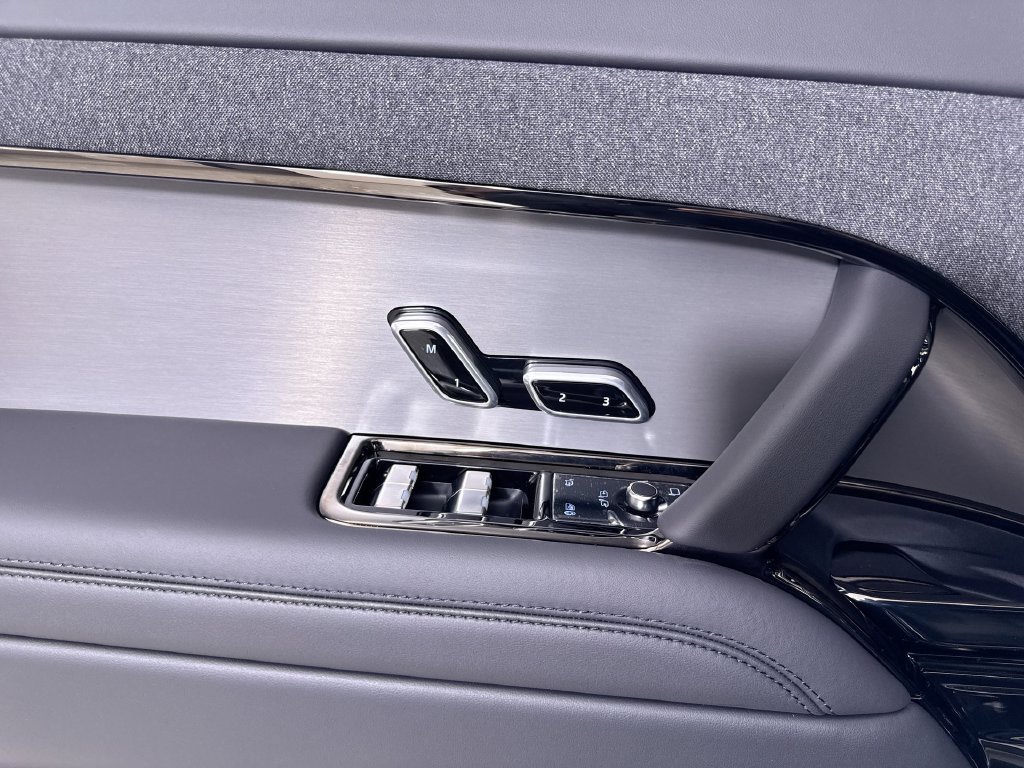 New 2027 Land Rover Range Rover Sport SE AWD/4WD image 12