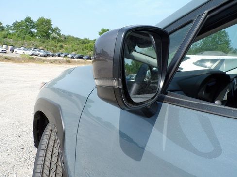 Used 2025 Subaru Crosstrek 2.0i Premium image 23