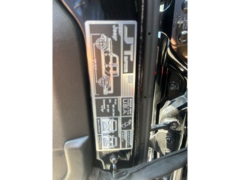 Used 2021 Jeep Gladiator Sport AWD/4WD image 17
