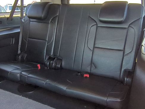 Used 2020 Chevrolet Suburban LT image 23