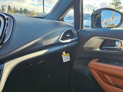 New 2026 Chrysler Pacifica Pinnacle image 24