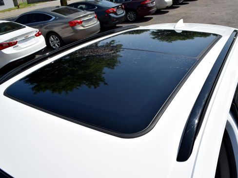 Used 2022 Buick Envision Essence w/ Sport Touring Package image 14