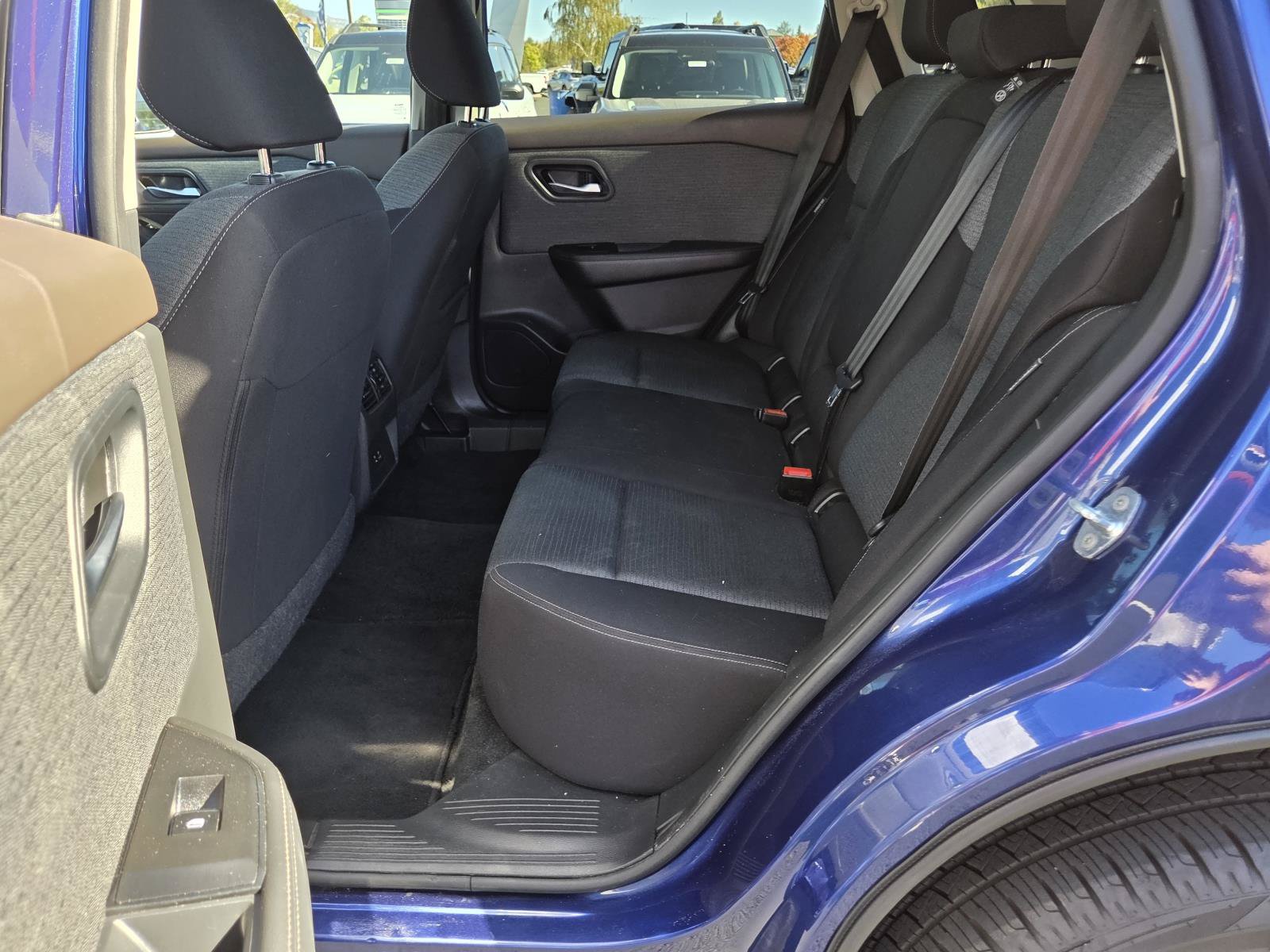 Used 2023 Nissan Rogue SV FWD image 13
