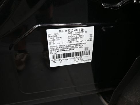 Used 2023 Lincoln Nautilus AWD w/ Premium Package image 11
