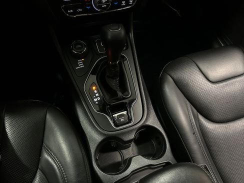 Used 2019 Jeep Cherokee Limited w/ Luxury Group AWD/4WD image 14