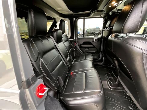 Used 2019 Jeep Wrangler Unlimited Sahara image 30