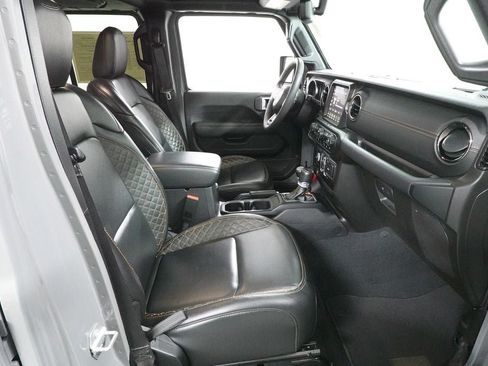 Used 2023 Jeep Gladiator Overland AWD/4WD image 32