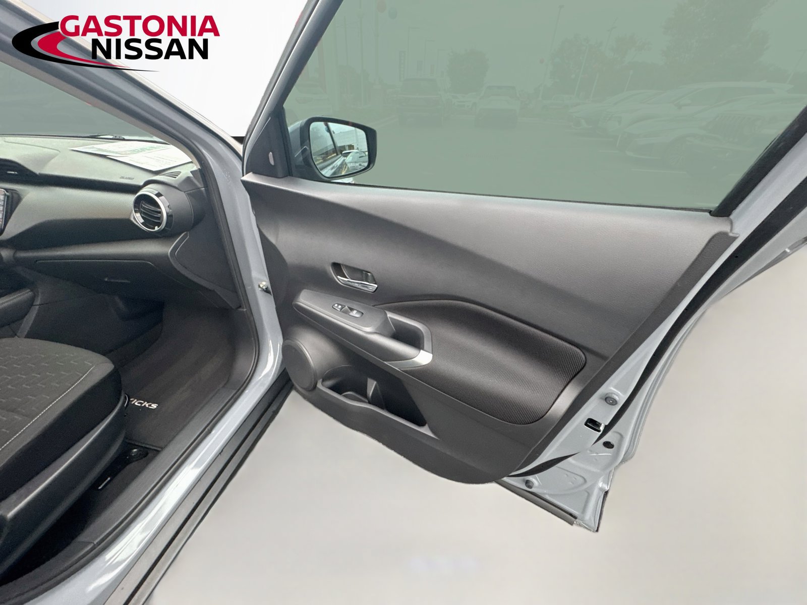 Used 2022 Nissan Kicks SV w/ Interior Electronics Package FWD image 37