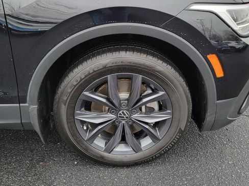Used 2022 Volkswagen Tiguan SE w/ Panoramic Sunroof Package image 16