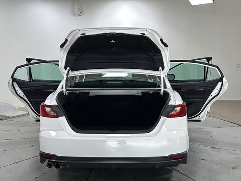 Used 2025 Toyota Camry SE image 16