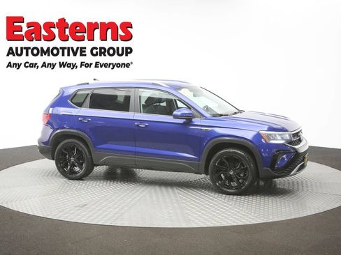 Used 2022 Volkswagen Taos SE w/ Panoramic Sunroof Package FWD image 47