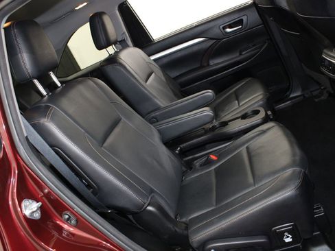 Used 2017 Toyota Highlander XLE image 24