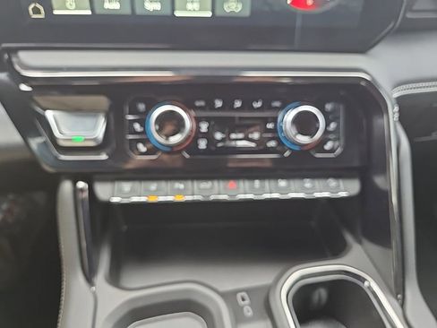 Used 2025 GMC Sierra 2500 AT4X image 22