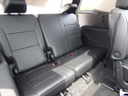 Used 2019 Chevrolet Traverse LT w/ LPO, Blackout Package AWD/4WD image 10