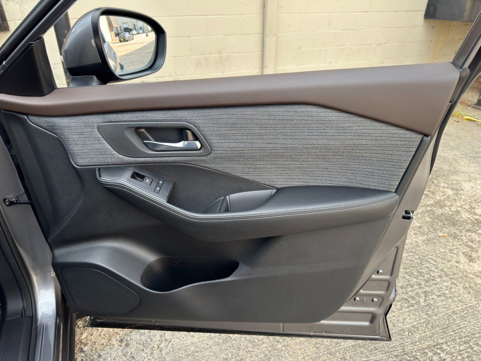 Used 2023 Nissan Rogue SV FWD image 34