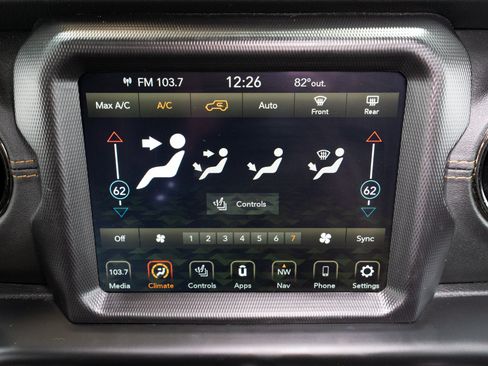Used 2020 Jeep Wrangler Unlimited Sahara AWD/4WD image 18