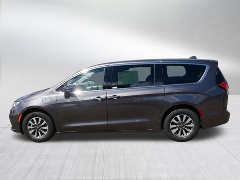 Used 2022 Chrysler Pacifica Touring-L FWD image 4